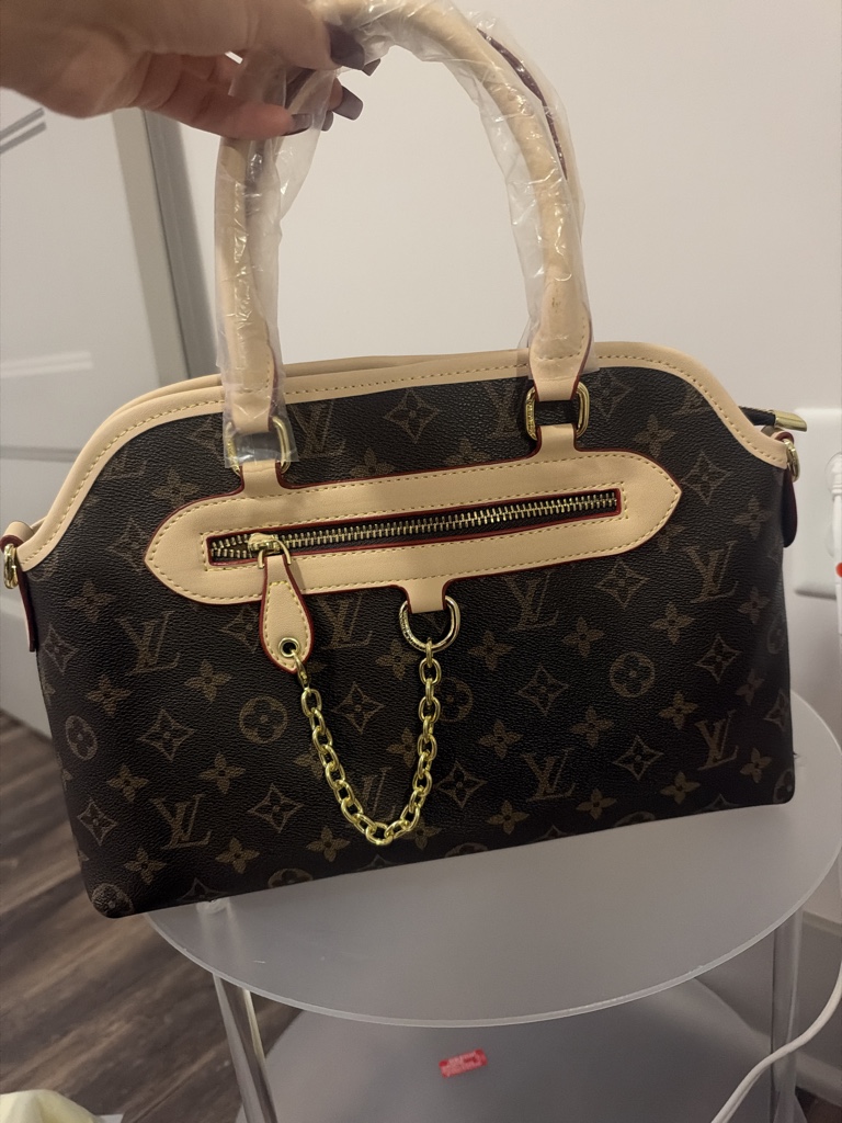 Cartera LV