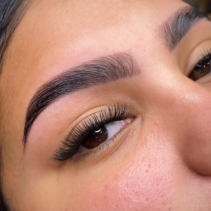 Extensiones pestañas + brow lamination + henna