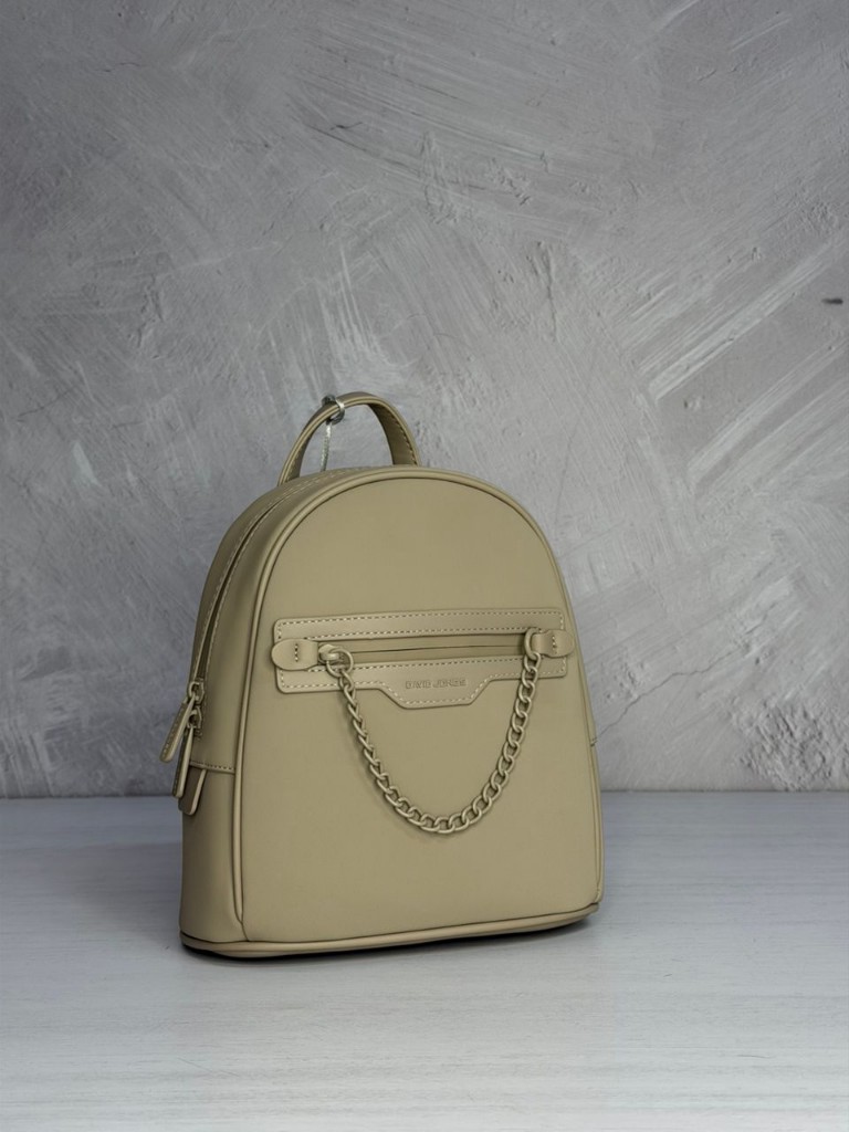 Cartera beige con cadena