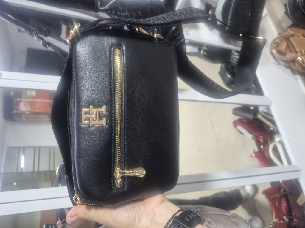 Tommy Hilfiger cartera negra bandoleros