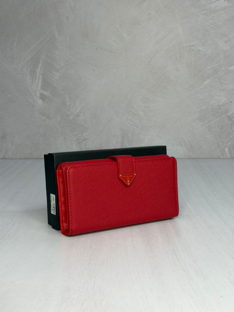 Prada cartera roja