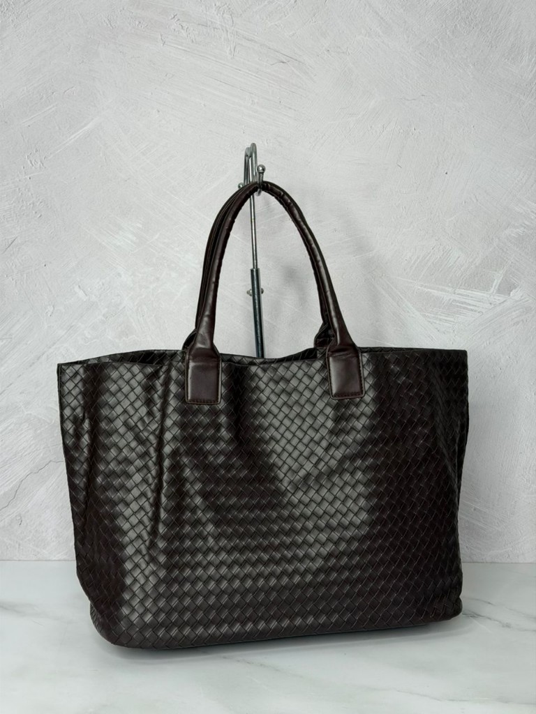 Cartera negra tejida