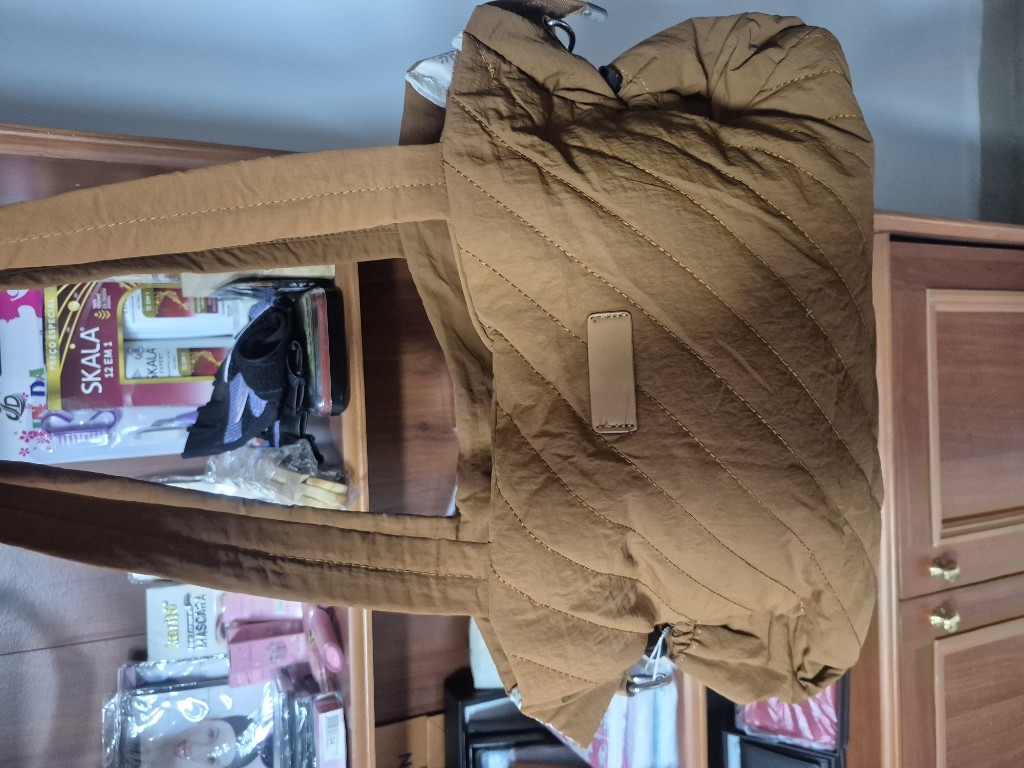 Cartera cafe acolchada