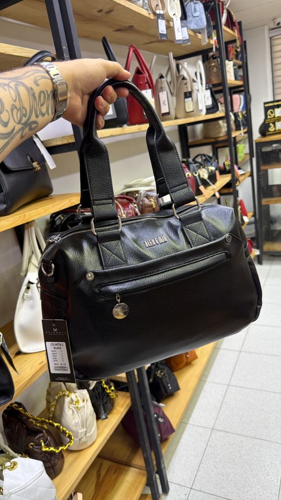 Michele Black cartera negra