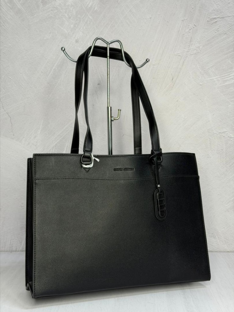 Cartera negra grande tipo lapto