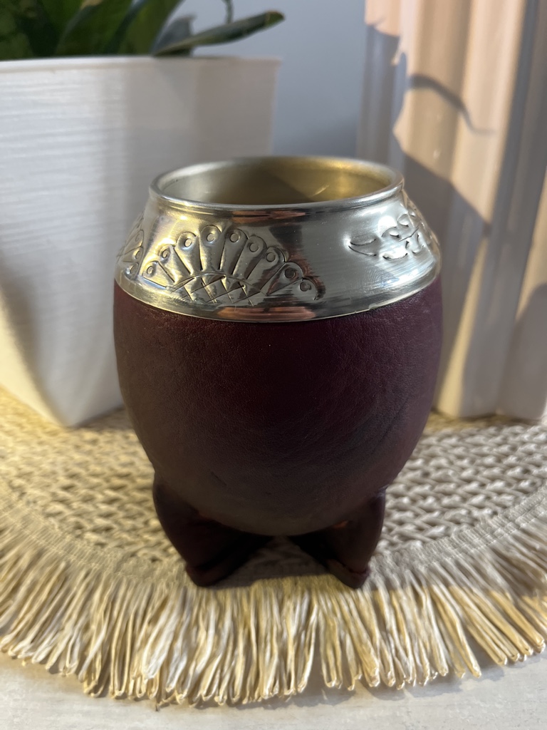 MATE TORPEDO - GUARDA DE ALPACA CINCELADA - CUERO MARRON - CALABAZA
