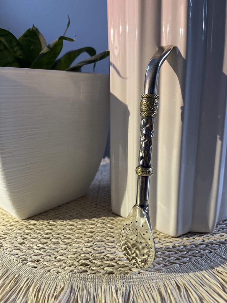 BOMBILLON PREMIUM PICO DE LORO – CAÑO Y PICO DE ALPACA CON DIJES DE BRONCE