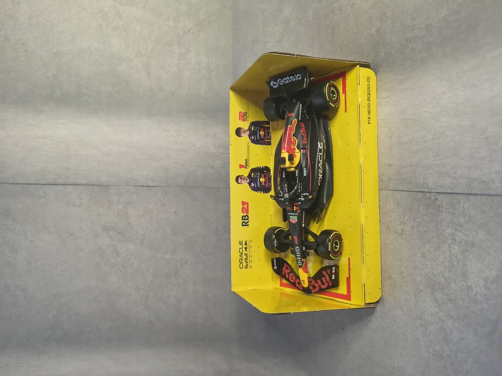 Oracle Red Bull RB21 1:43