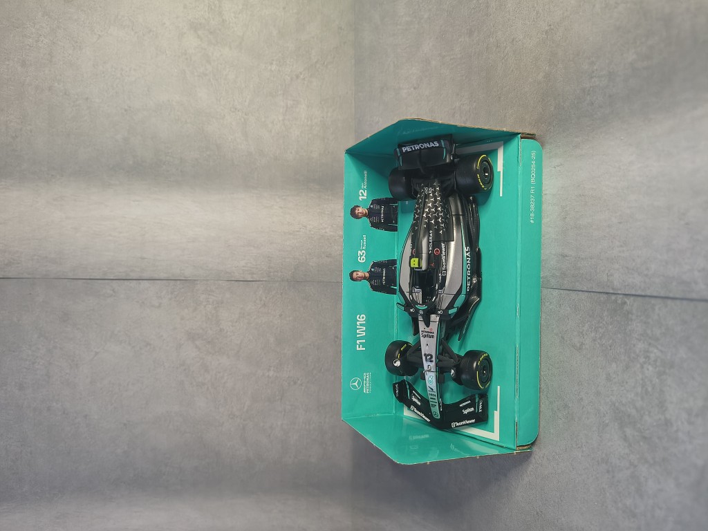 Mercedes-AMG Petronas F1 W16 1:43