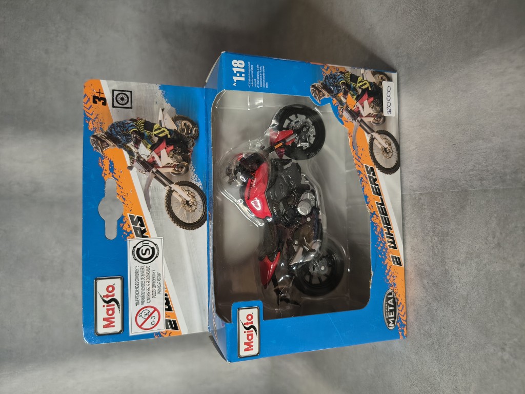 Maisto Ducati monster 1:18