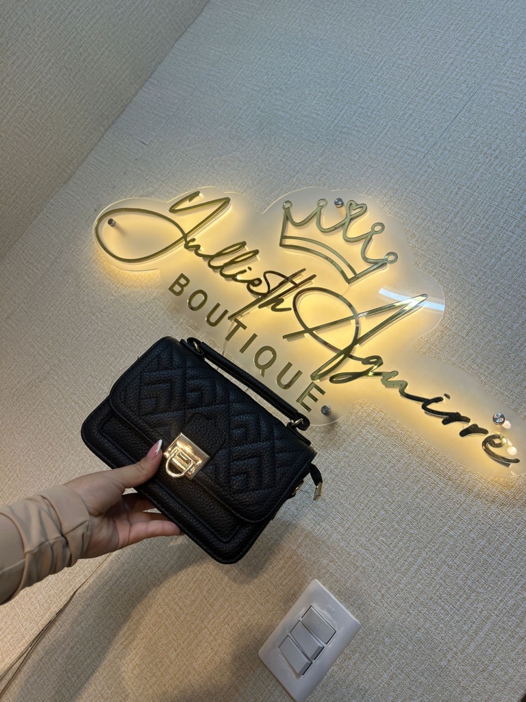 Bolso negro dorado