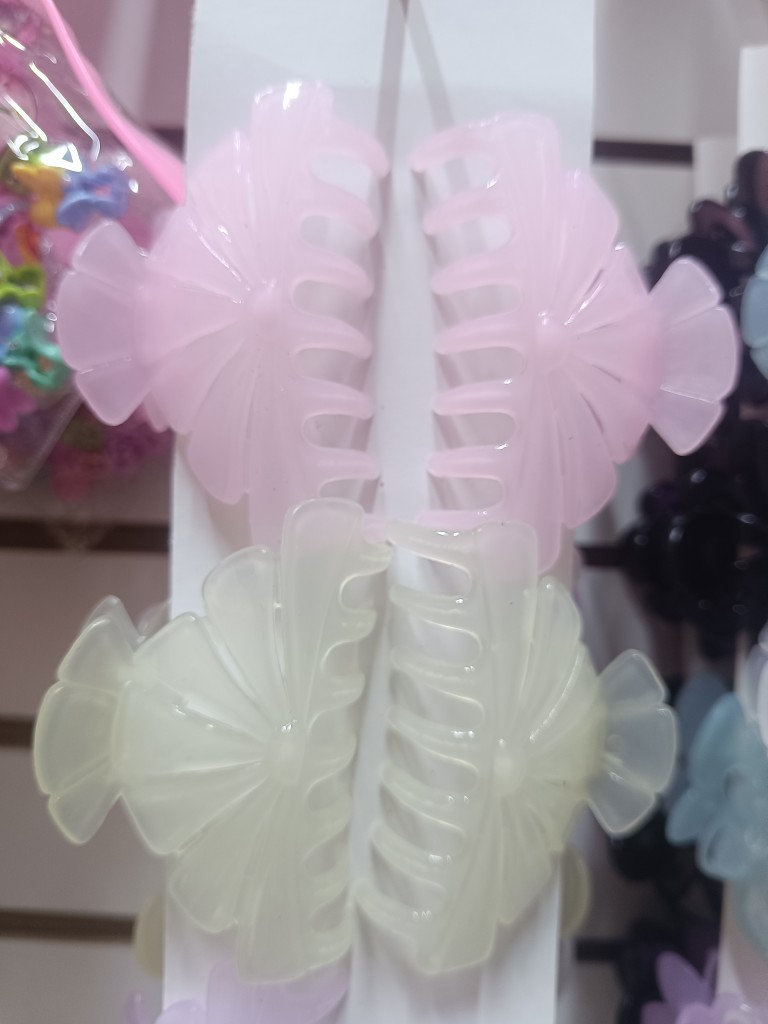 Pinza cabello brilla en oscuridad