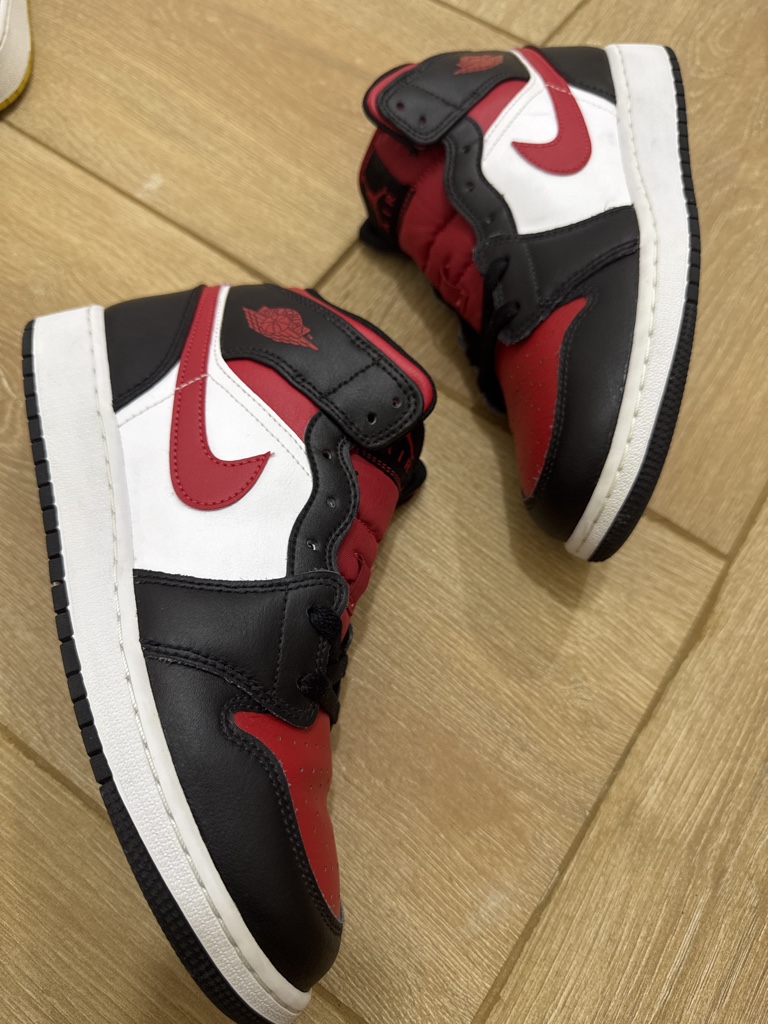 Air Jordan 1 Mid Black Fire Red (GS)