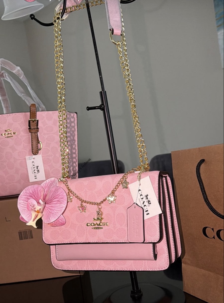 Cartera coach rosa