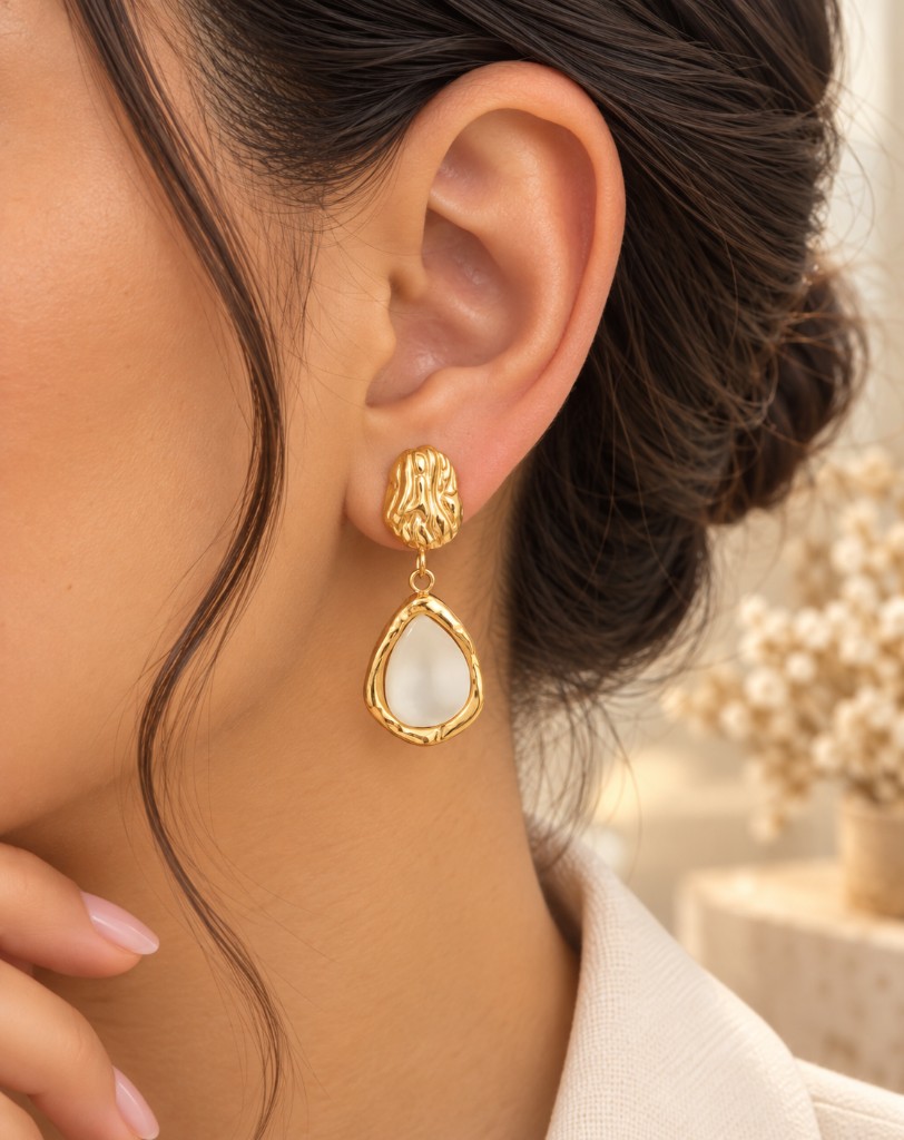 62387-ARETE DORADO FINO OJO DE TIGRE BLANCO