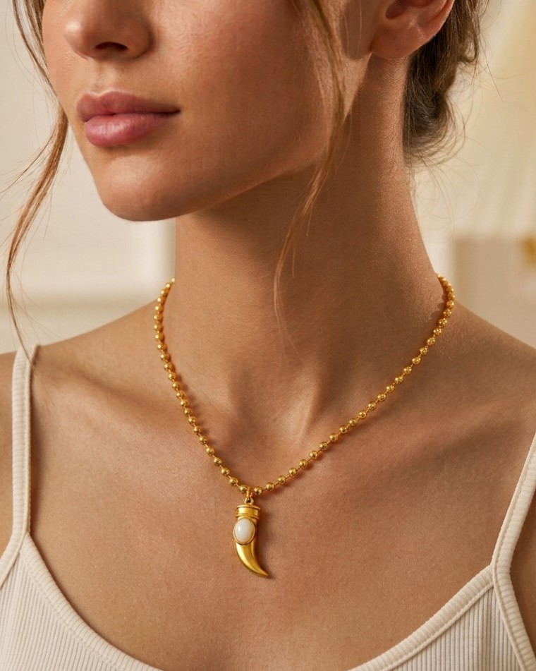 89540-COLLAR DORADO CON COLMILLO LUNAR