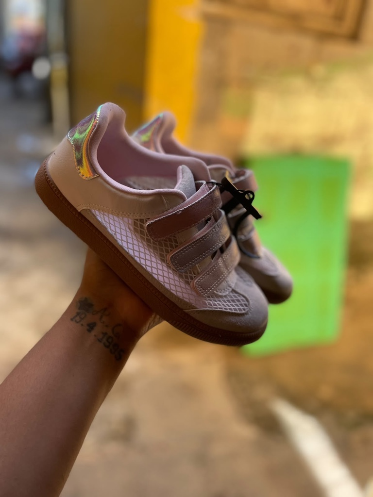 Tenis infantiles rosa con velcro