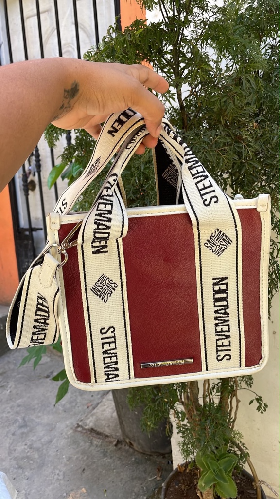 Bolsa Steve Madden roja con correa beige