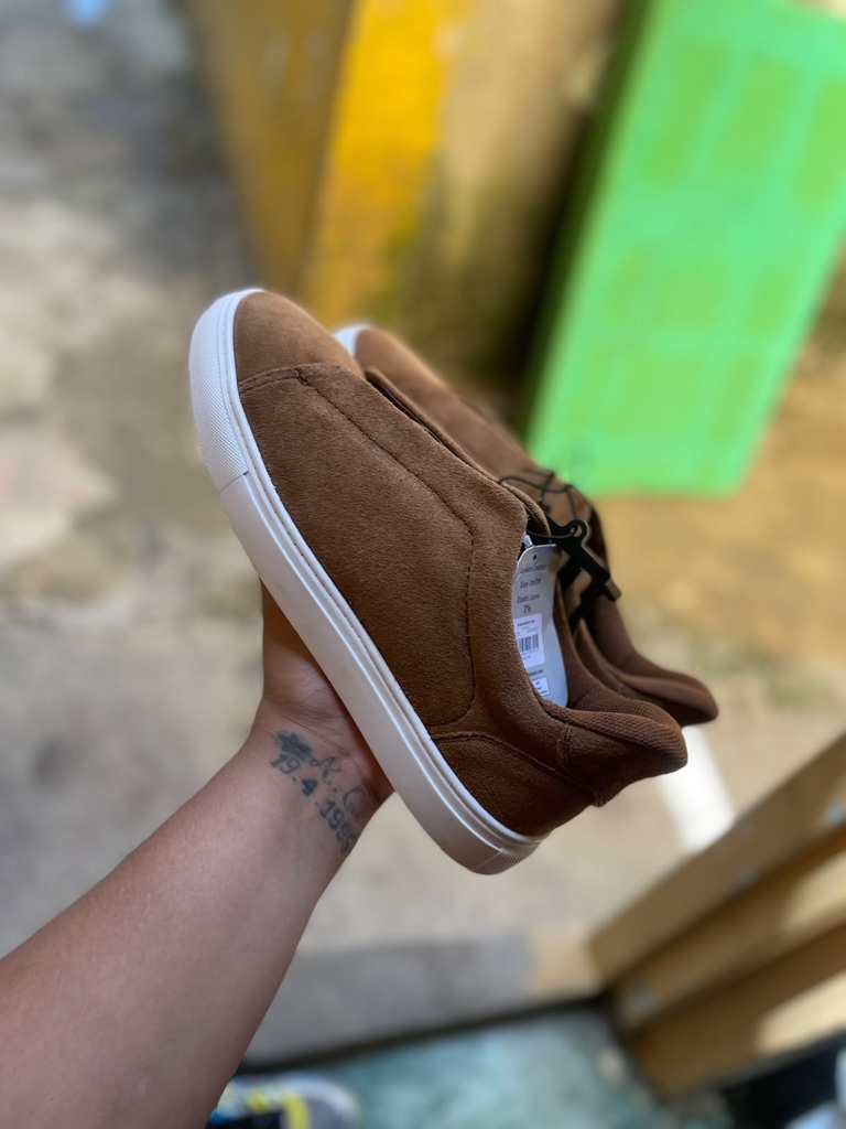 Tenis marrones casuales