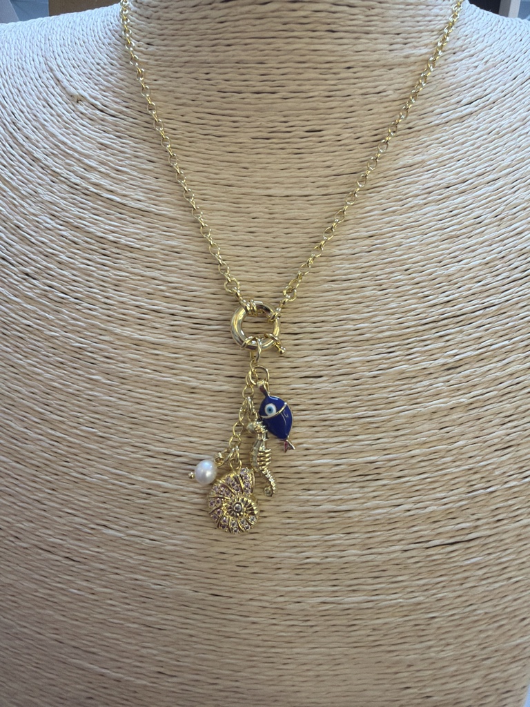 Collar dorado con dijes Marinos