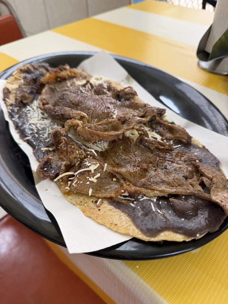 HUARACHE CON BISTEC