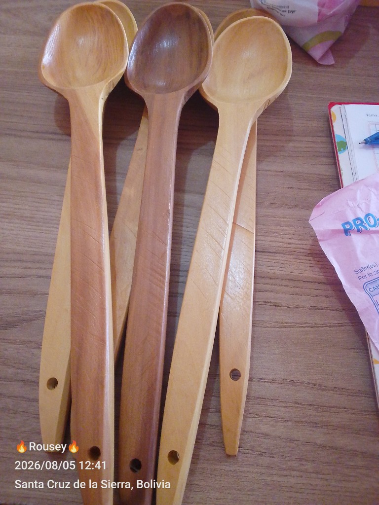 Cucharas de grande  madera