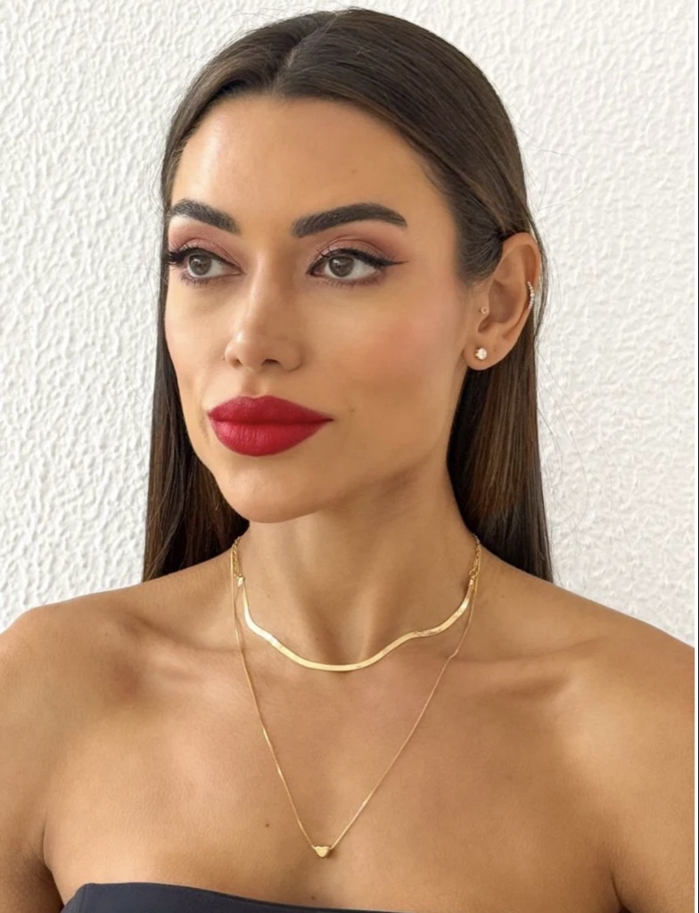 Colar dourado delicado