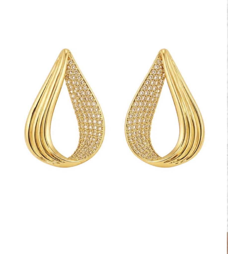 Brincos dourados gota elegante