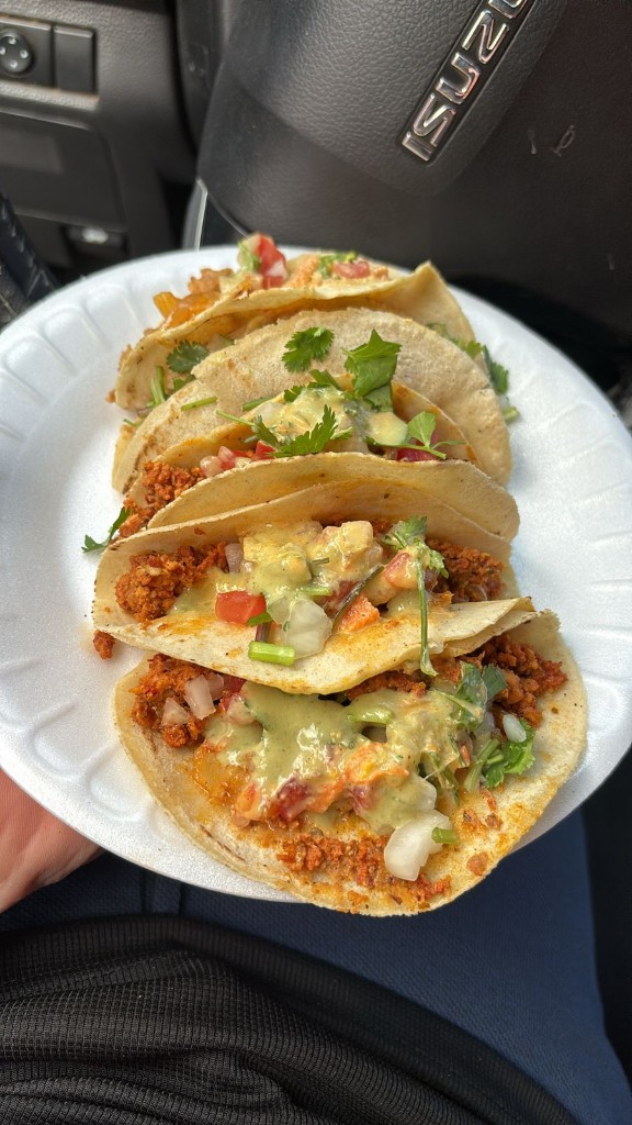 Taqueada 1 Gringa y 3 tacos