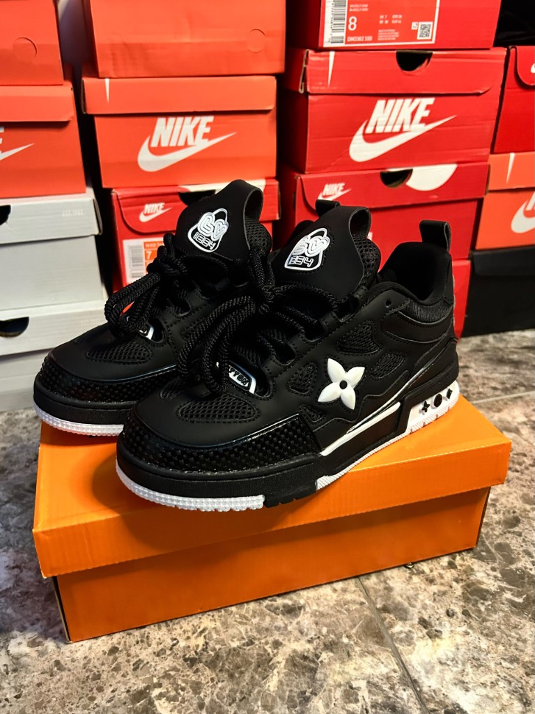 Lv skate black