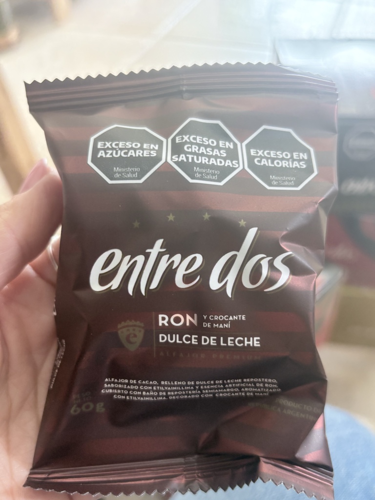 Entre Dos ron y crocante de mani