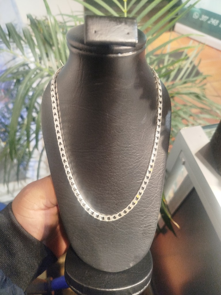 Cadena plata tejido tipo cubana
