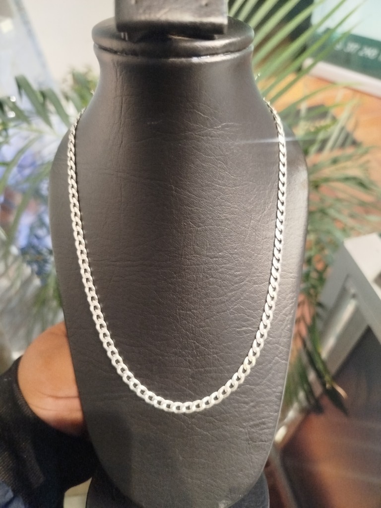 Cadena de plata eslabon cubano corto