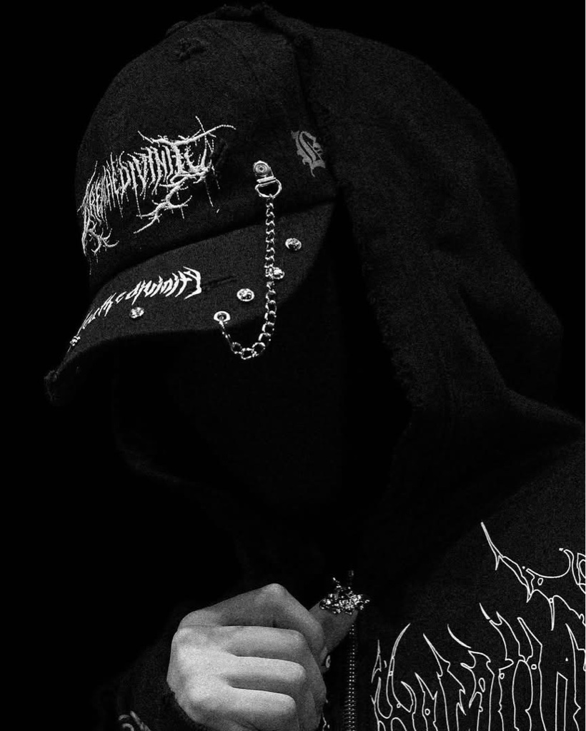 BreatheDivinity Metallic Logo Cap [VOID BLACK]
