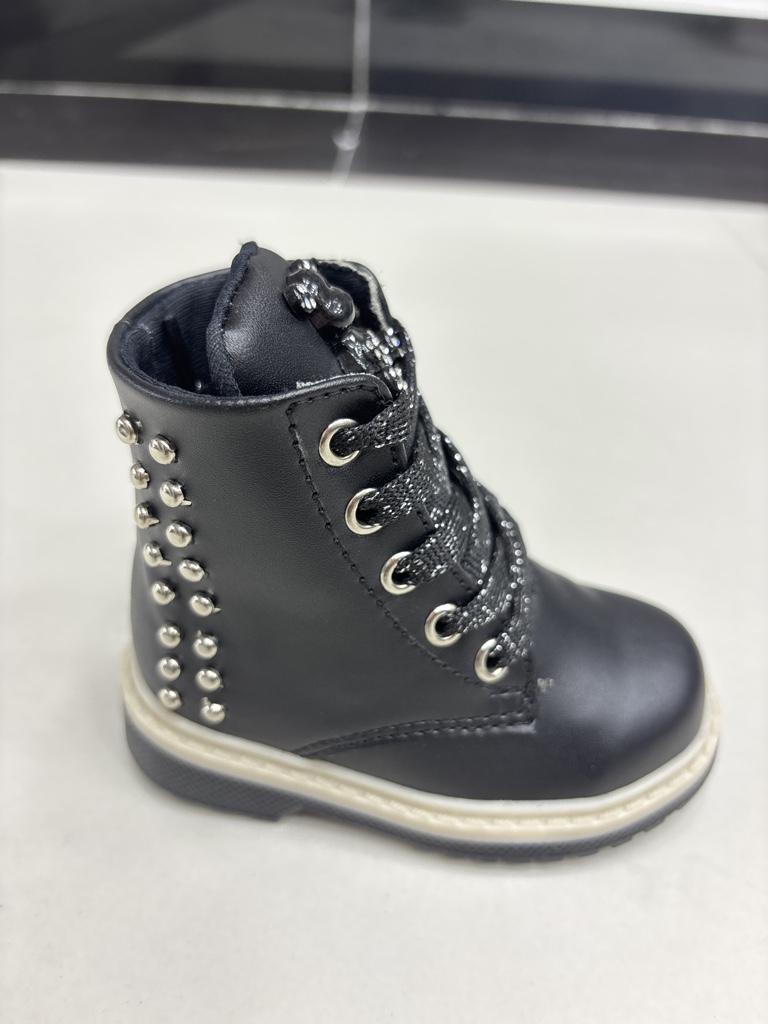 Bota negra mate taches