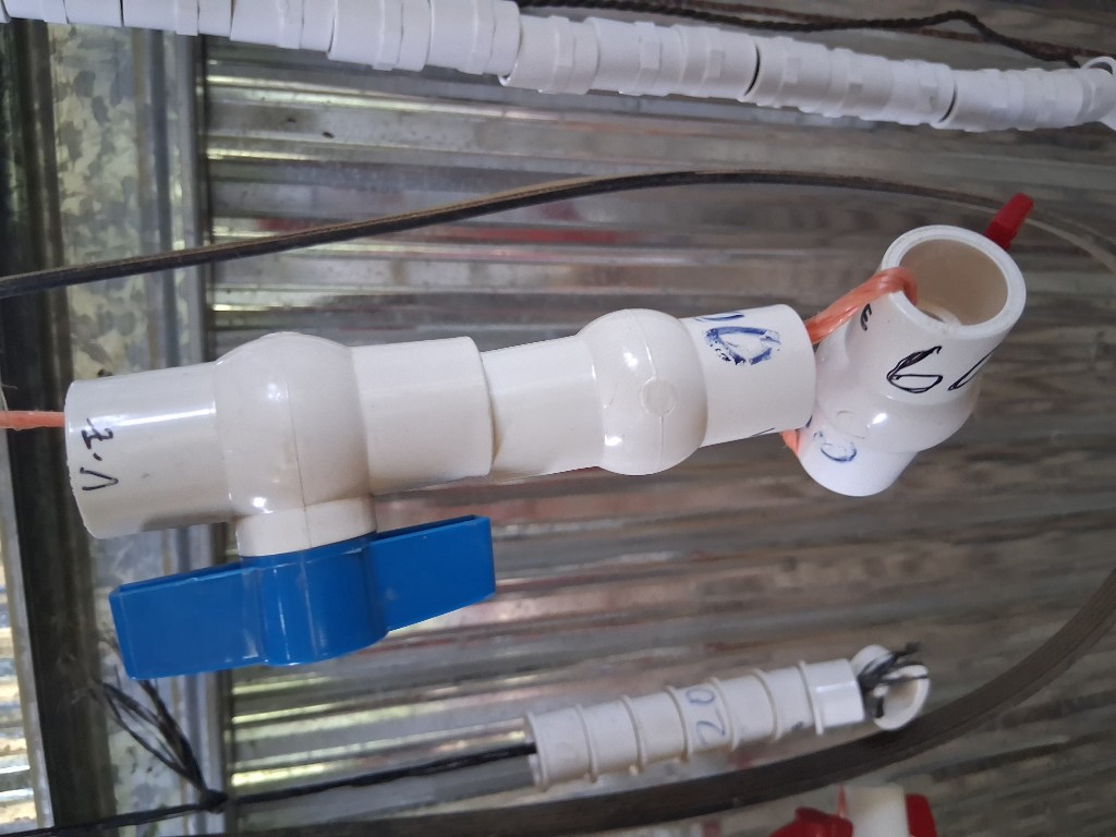 Valvula PVC blanca con manija azul