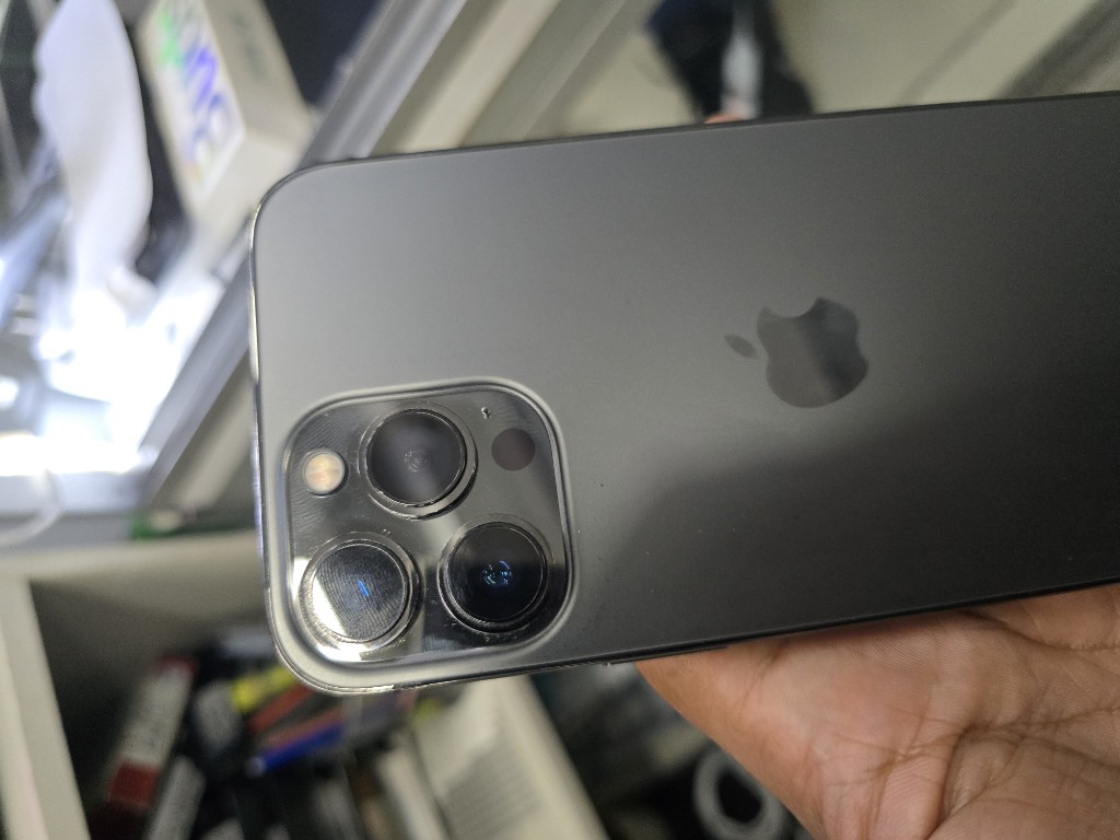 ✅ IPhone 13 pro máx De 128-GB gris 80%