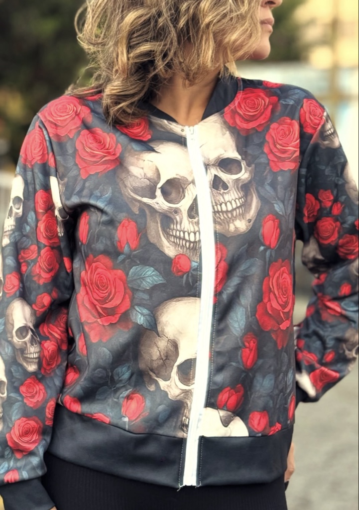 CD37 Chaqueta de rosas rojas con calaveras