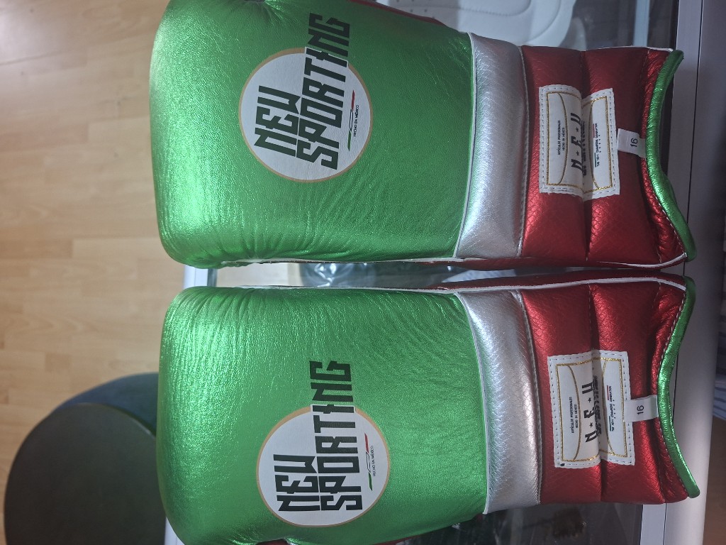 New Sporting guantes bandera