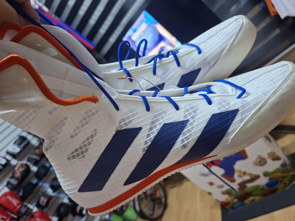 Adidas Box Hog 4