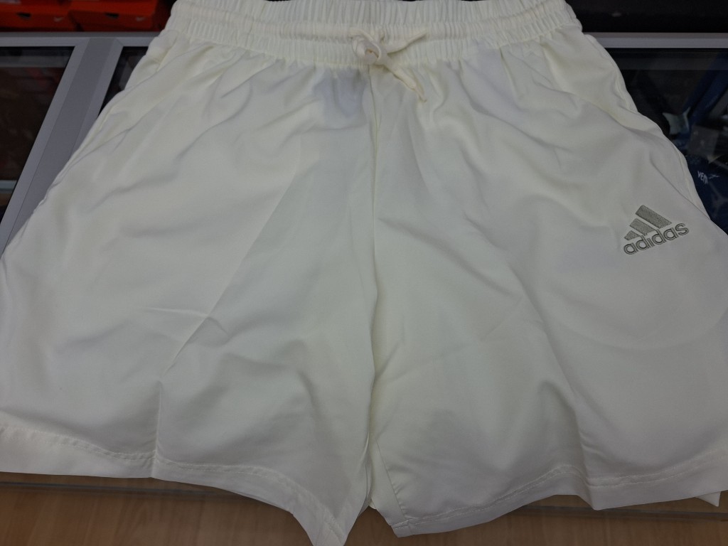 Adidas short blanco