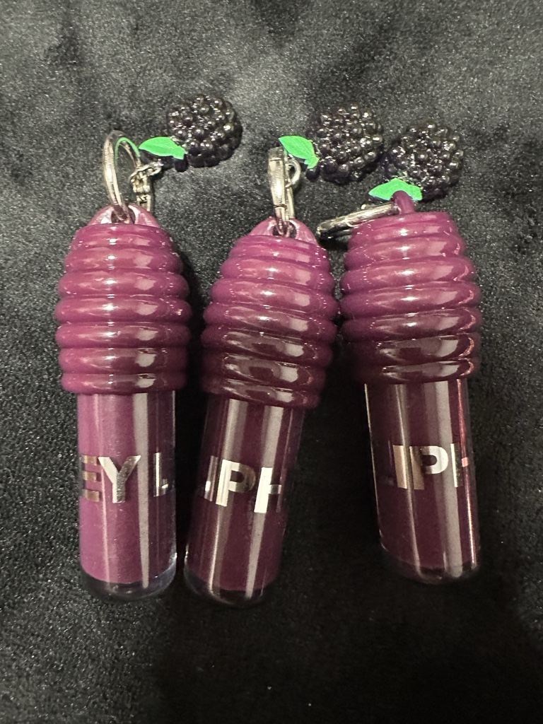 Fenty Beauty gloss violeta