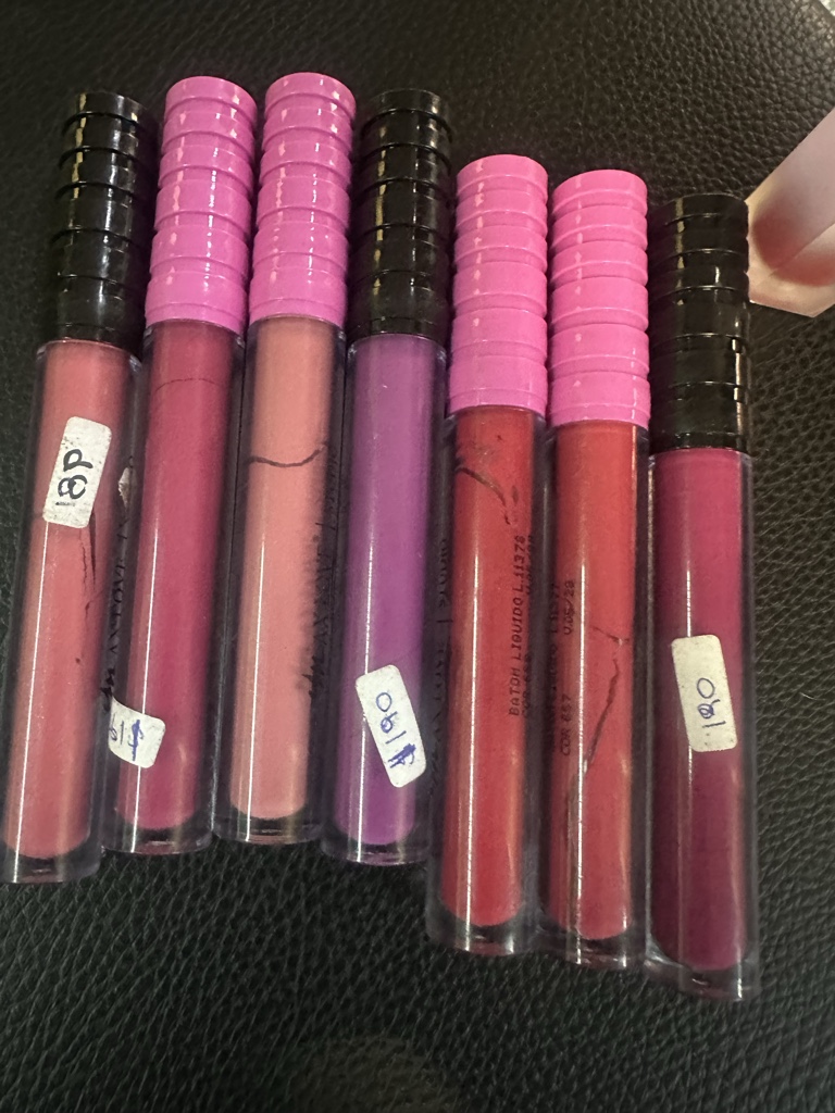 Barras labiales liquidas surtidas