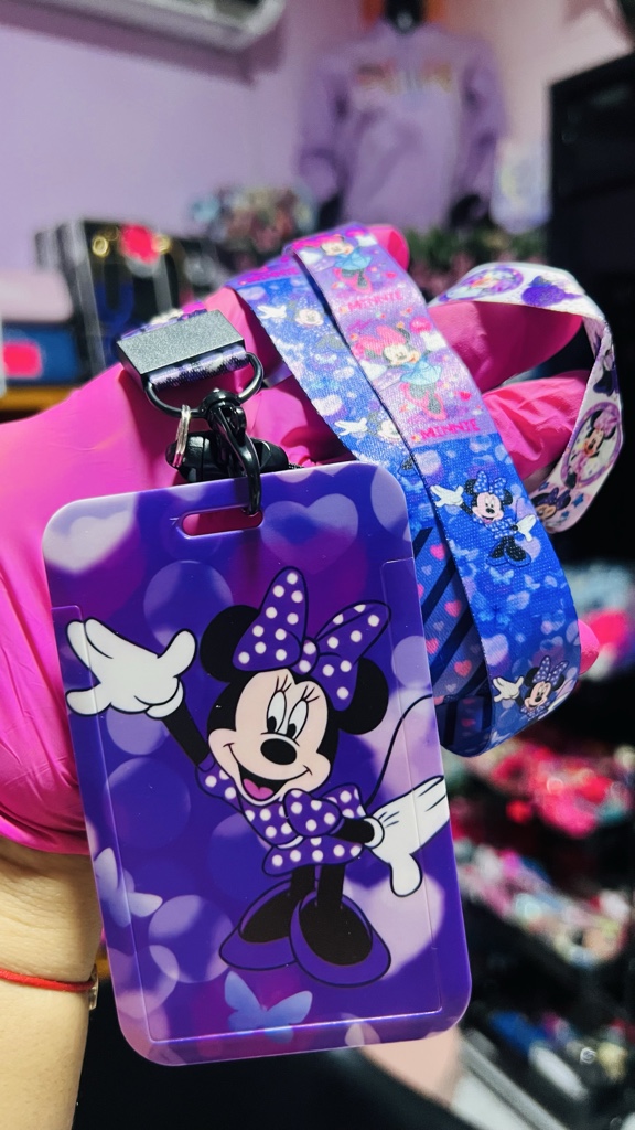 Porta credencial Minnie morado