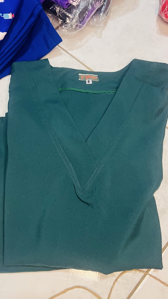 Uniforme verde cuello V S