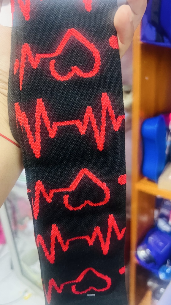 Medias comprensión negras corazones rojos