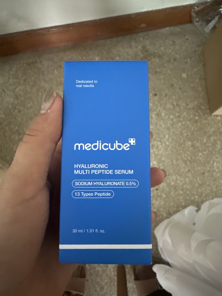 Medicube hialuronico multi péptidos
