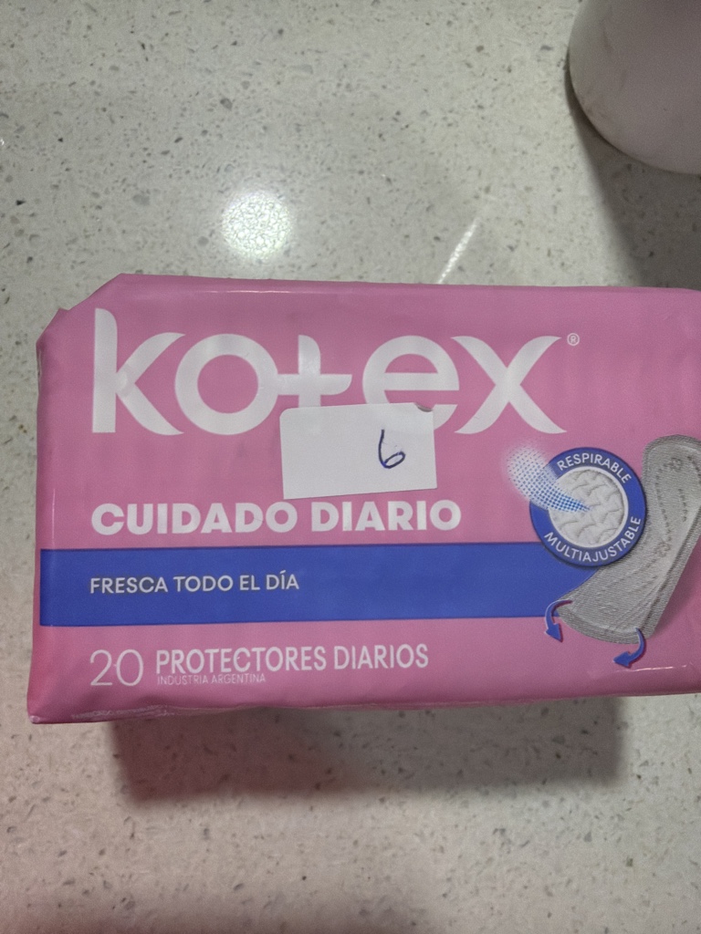 Protectores diarios KOTEX cuidado diario 20un