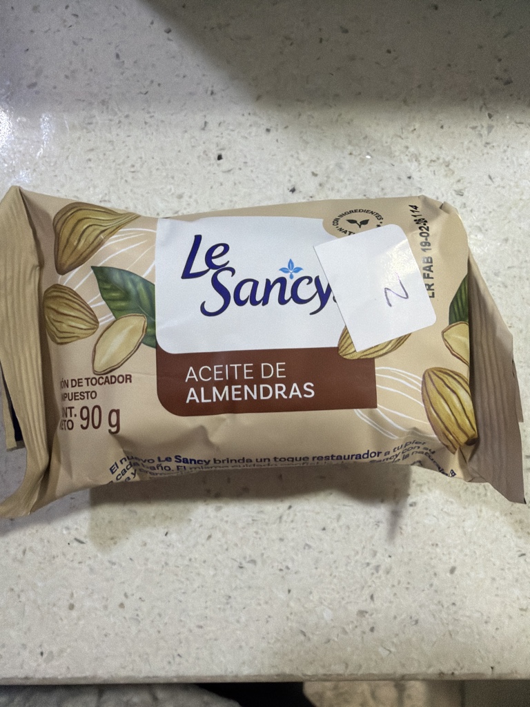Jabón en barra Le Sancy aceite de almendra 90g
