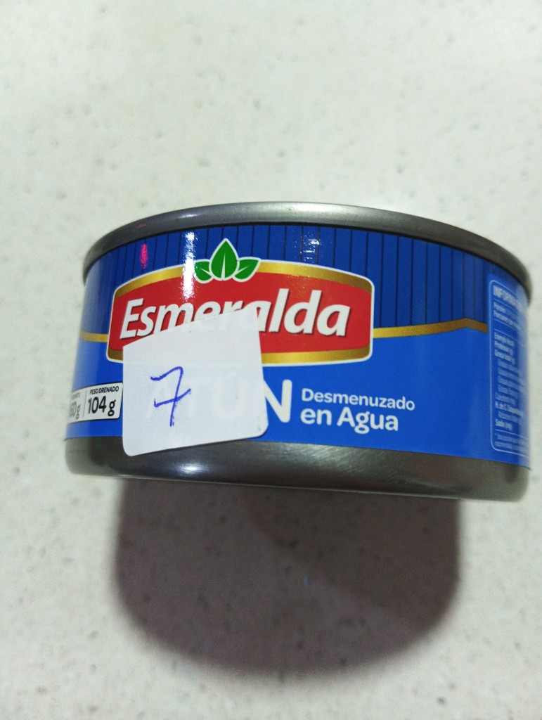 Esmeralda atun en agua